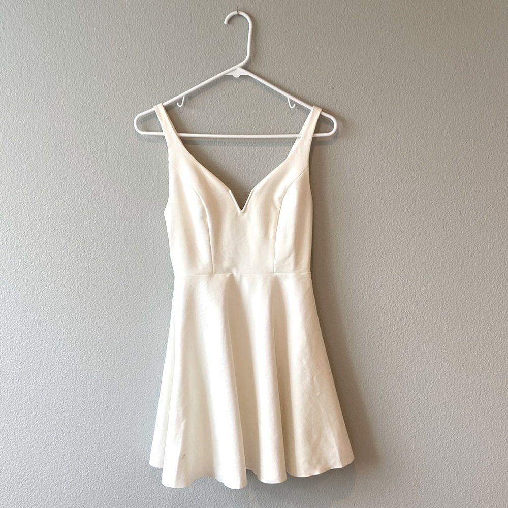 Kimchi Blue White Fit and Flare Mini Dress with Molded V Neck size XS
